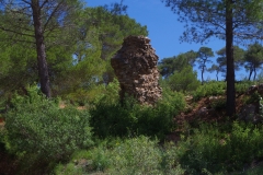 Bridge pillar near the end of the D17 stretch of the Saint-Antonin Aqueduct.