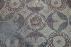 Mosaic with Medusa displayed in the Musée de l'Arles et de la Provence Antique.