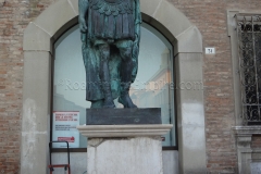 Modern statue of Julius Caesar in Piazza Tre Martiri.