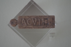 Bone tesera iusoria inscribed with 'acuti'. Museo de Calatayud.