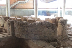 Structure overhanging the natatio of the baths of the Centro Cultural Alcazaba.