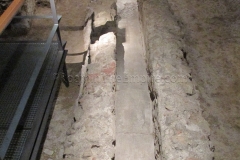 Sewer, reconstructed in the 4th century CE, under a cardo minor in the MUHBA.