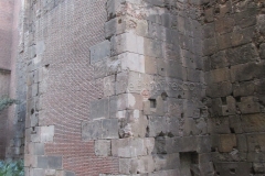 Section of the walls along Carrer de la Tapineria.