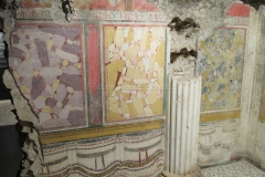 Fresco and faux column near the entry of the fourth cella of the Republican temple.