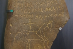 Vadinian funerary stele inscribed on quartzite for Maisontinia, who died at the age of roughly 19 years old. Dedicated by Aliomus, her father, to his pius daughter. From Liegos. Museo de León.