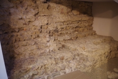 Interior of the fortification walls in the Centro de Interpretación del León Romano, with the lower portion belonging to the 1st century CE circuit.