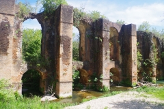 Detail of the middle arches of the south bridge.