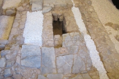 Drainage channel in the decumanus minor at Vía del Pòrtic.