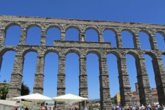 Pinnacle of the aqueduct in Plaza del Azoguejo.