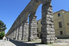 Stretch of aqueduct along Calle Almira.