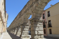 Stretch of aqueduct along Calle Almira.