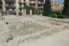 Unidentified building with courtyard in the colonial forum.