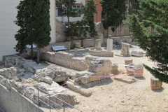 Residential structures in the colonial forum area.