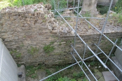 Late wall additions to the Via dei Capitelli gate.