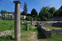 Street area adjacent to the Maison au Dauphin.