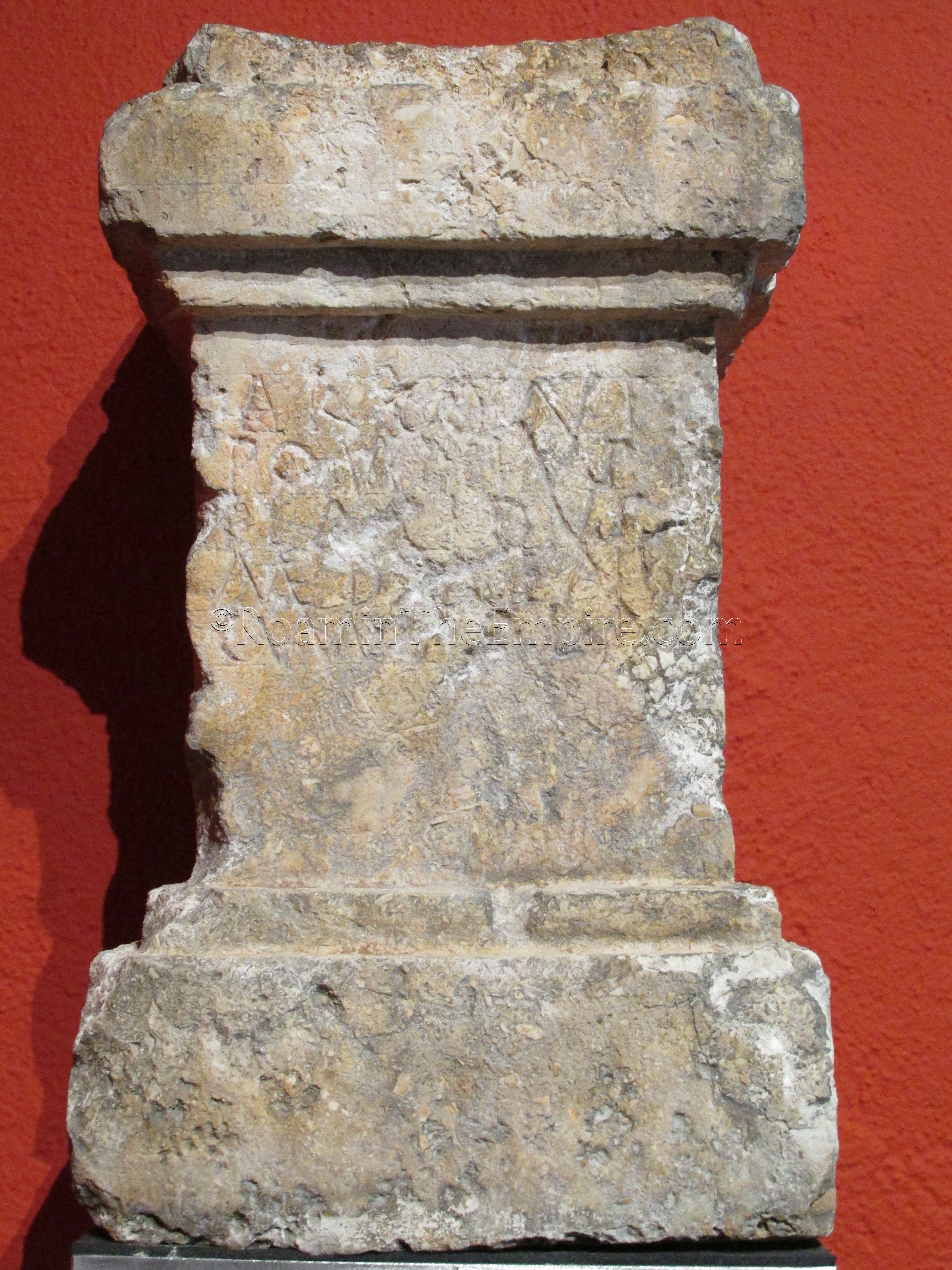 Altar dedicated to Arco by Pompeius Placidus Meducenicum, dated to the 1st century CE.