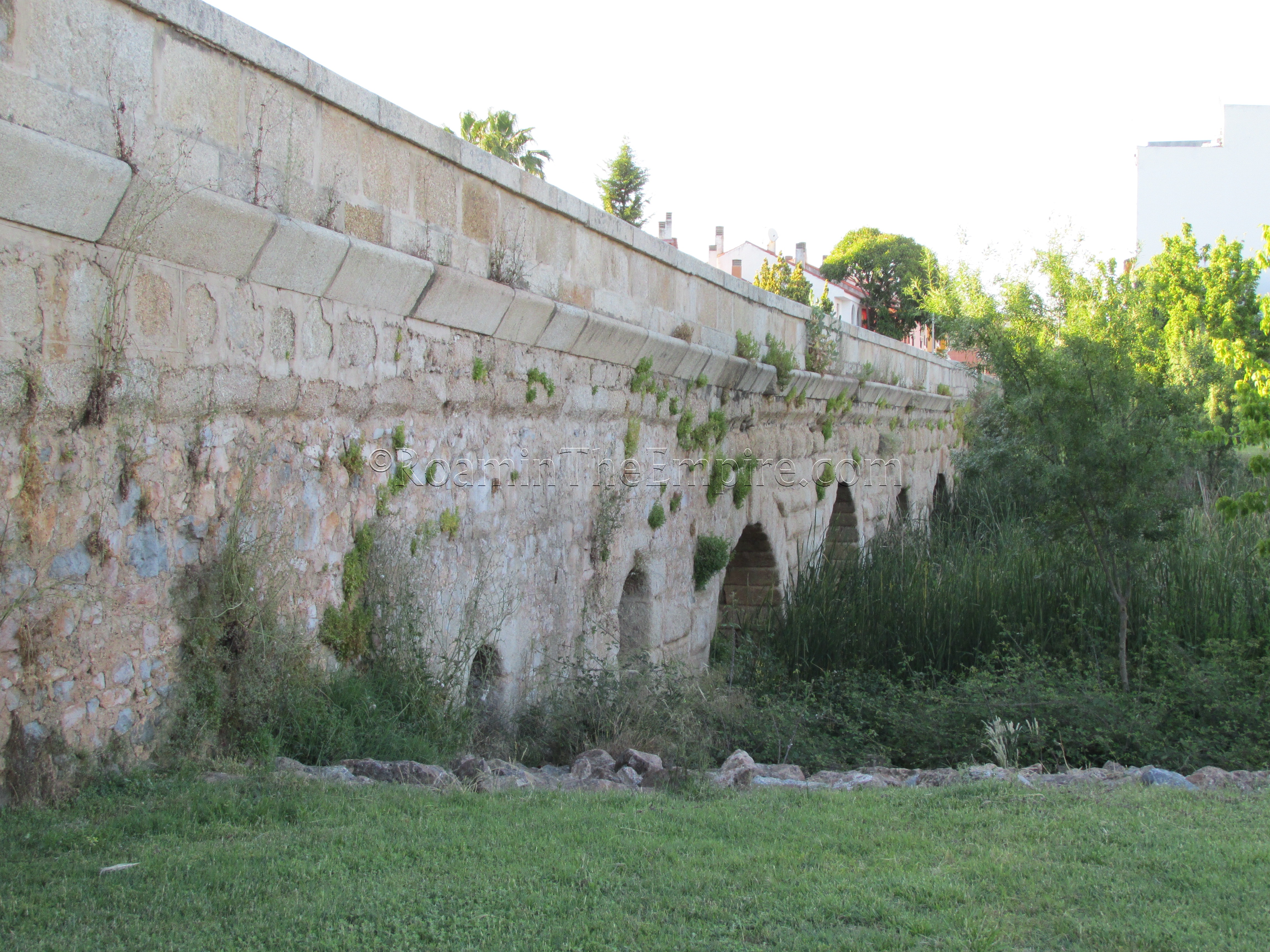 Albarregas River bridge with overflow channels. Augusta Emerita.