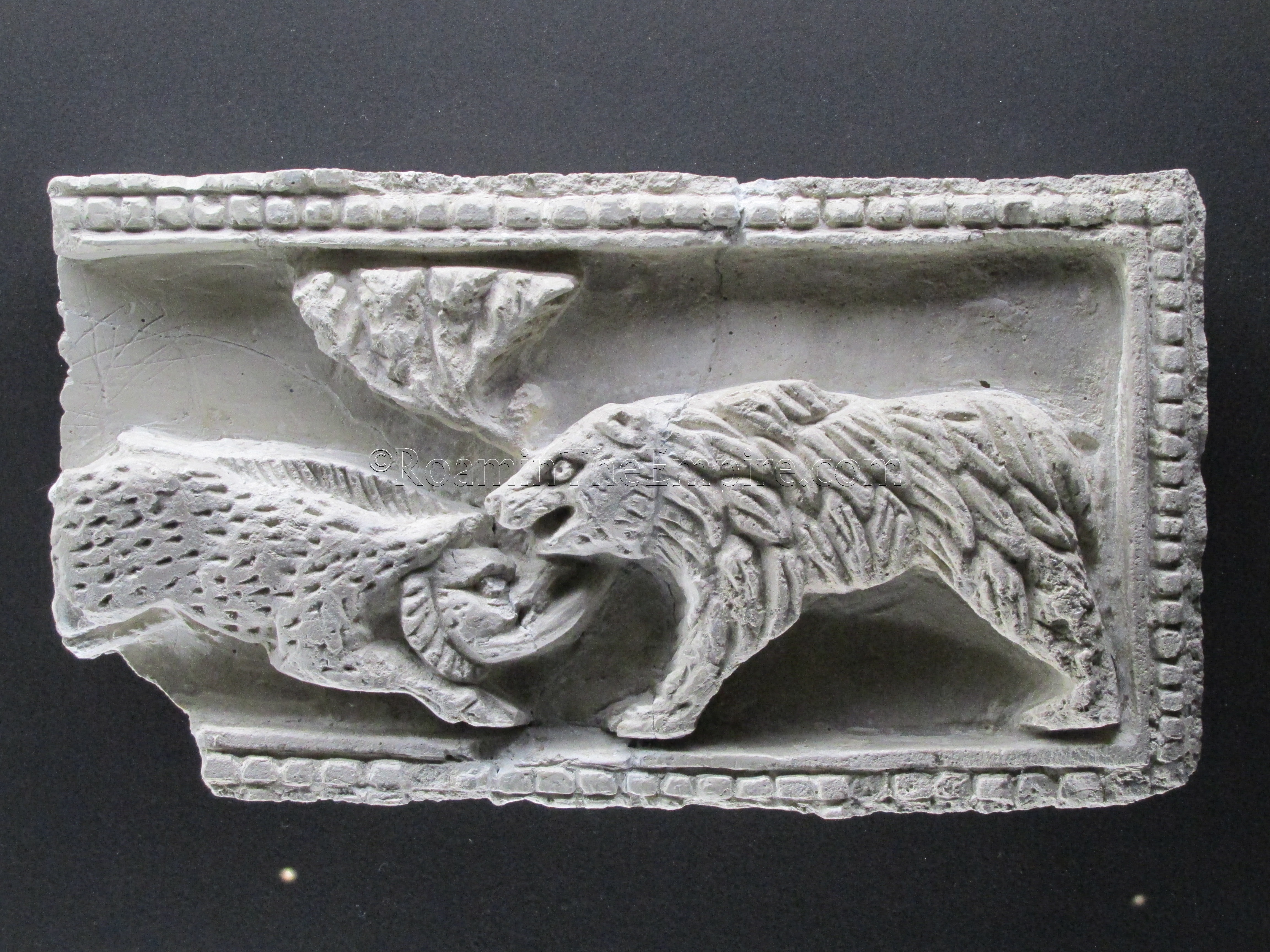 Stucco relief of a wild boar and a bear, from Villajoyosa, dated to the 3rd-4th century CE.