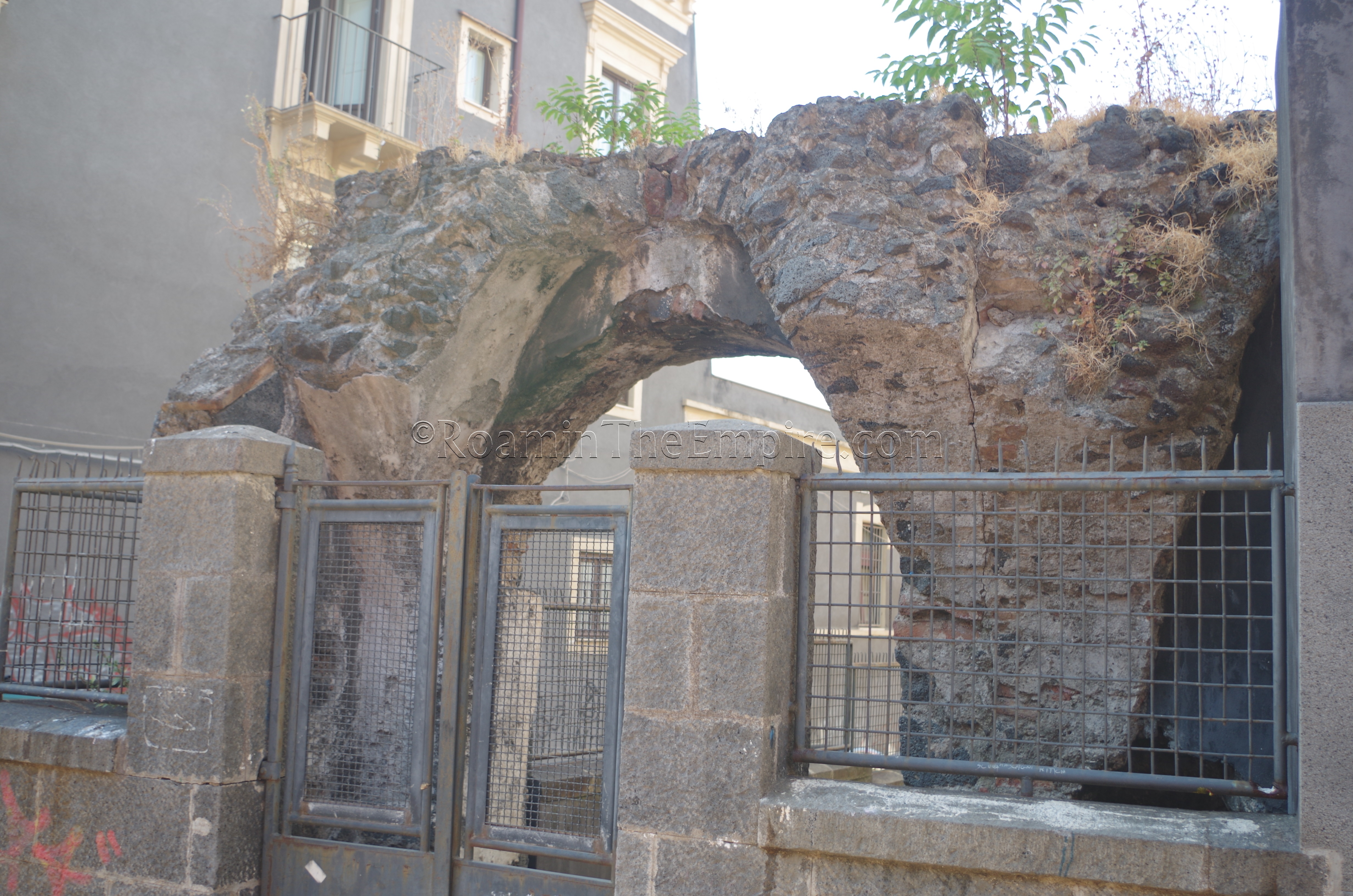 Arches along Via Geraldo Cleminti.