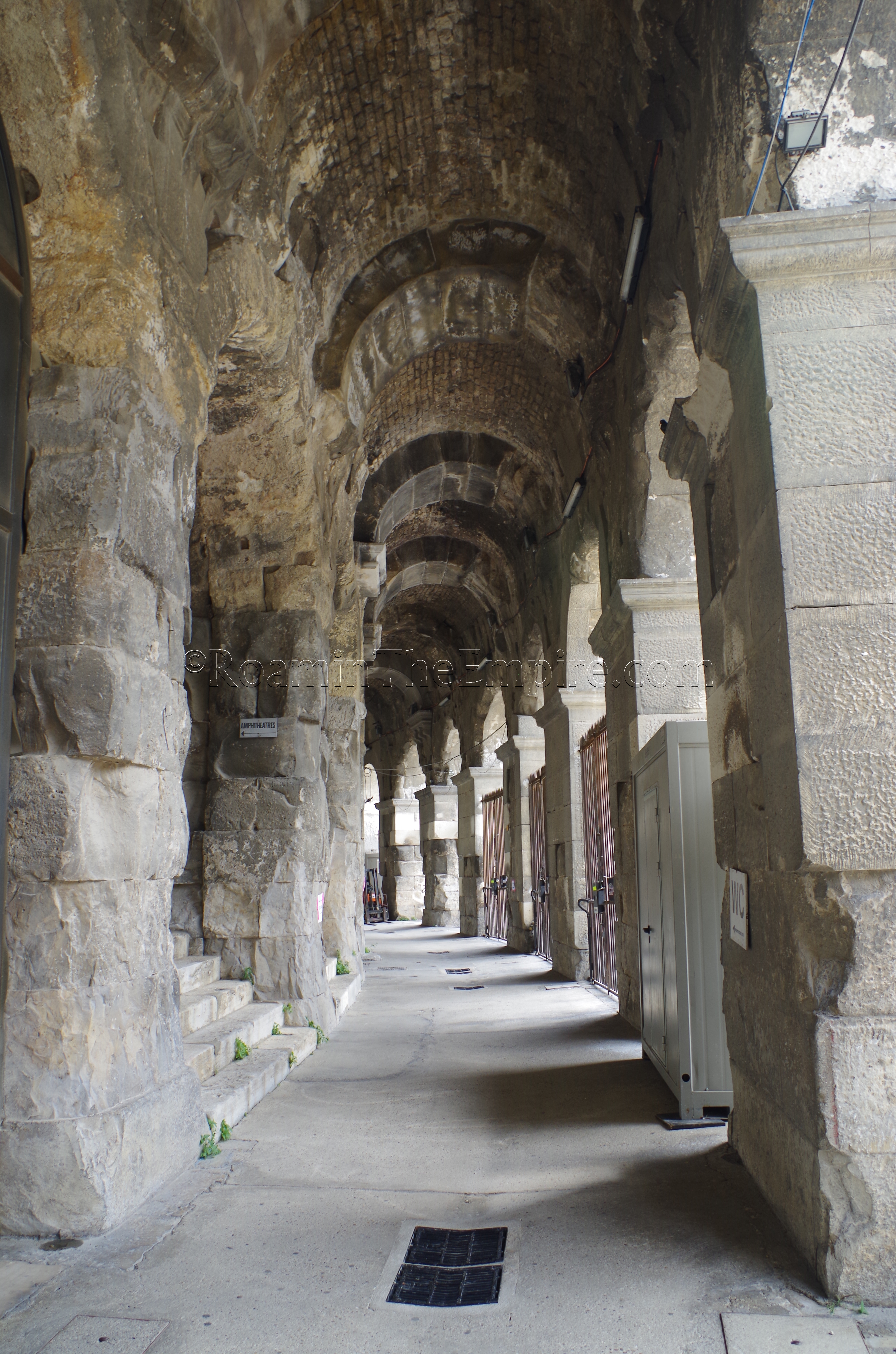 Interior corridor of the amphitheater. Nemausus. Nîmes.