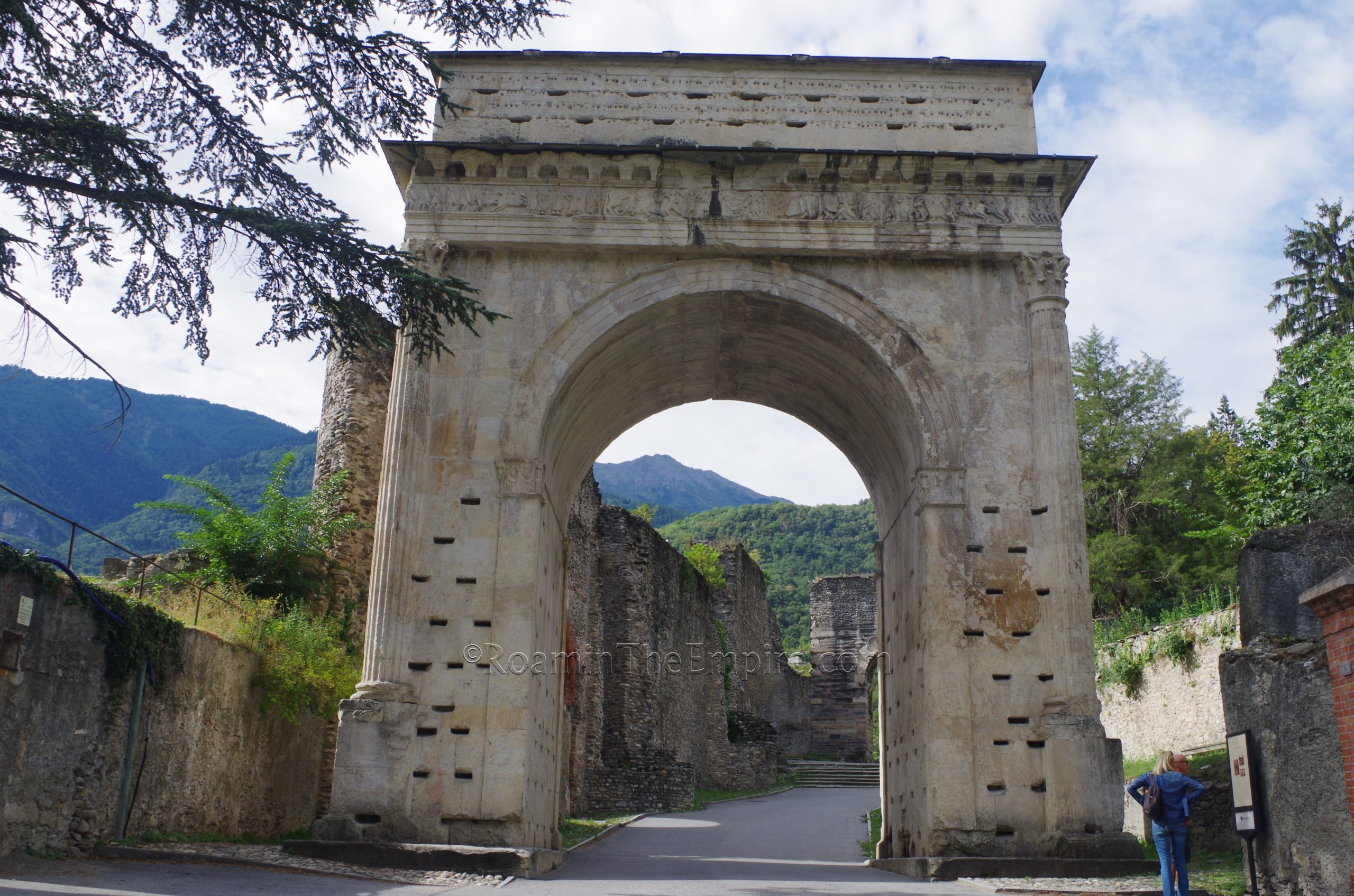 Arch of Augustus from the north. Segusium.