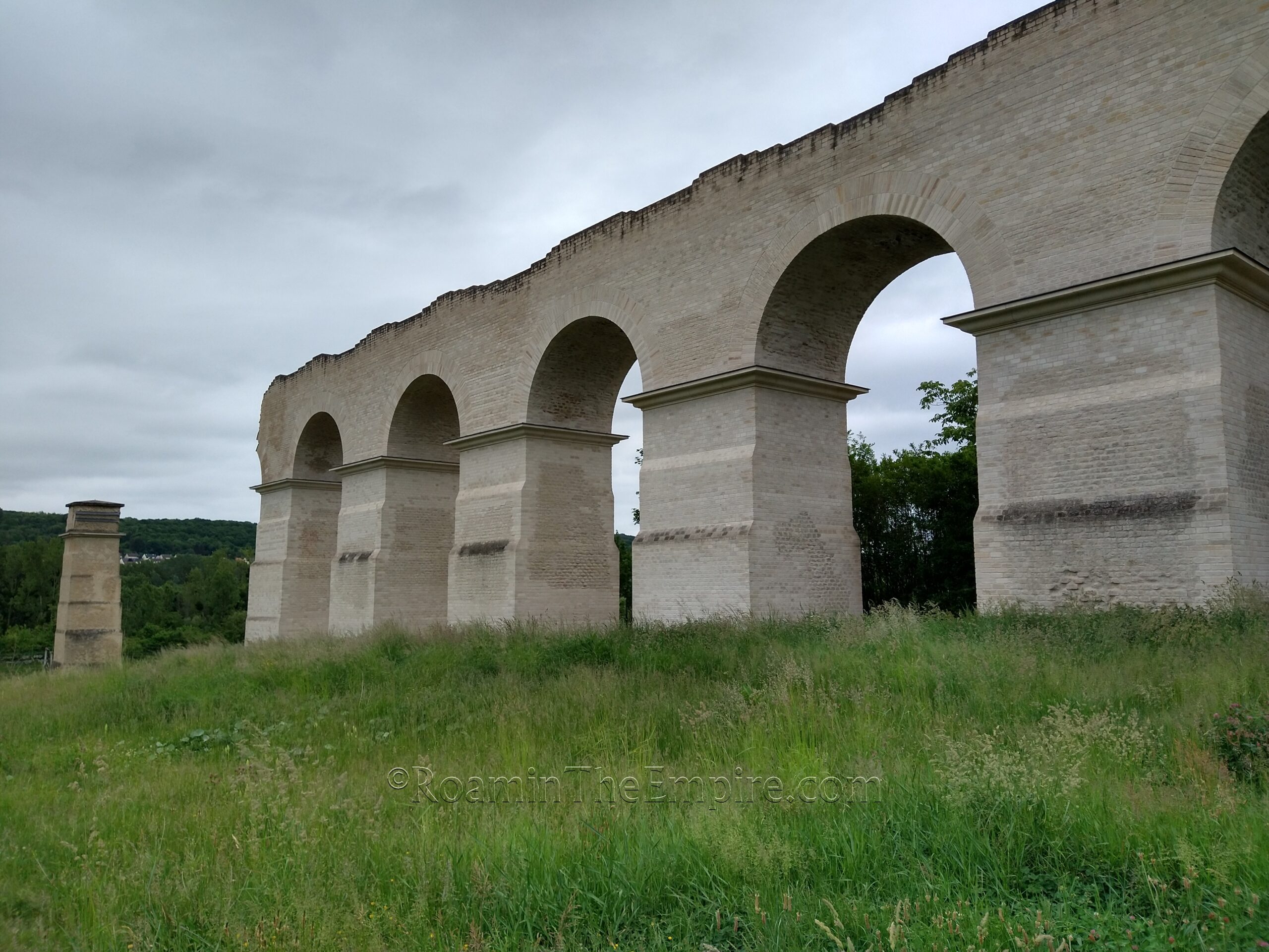 Ars-sur-Moselle (west bank) section of the aqueduct.