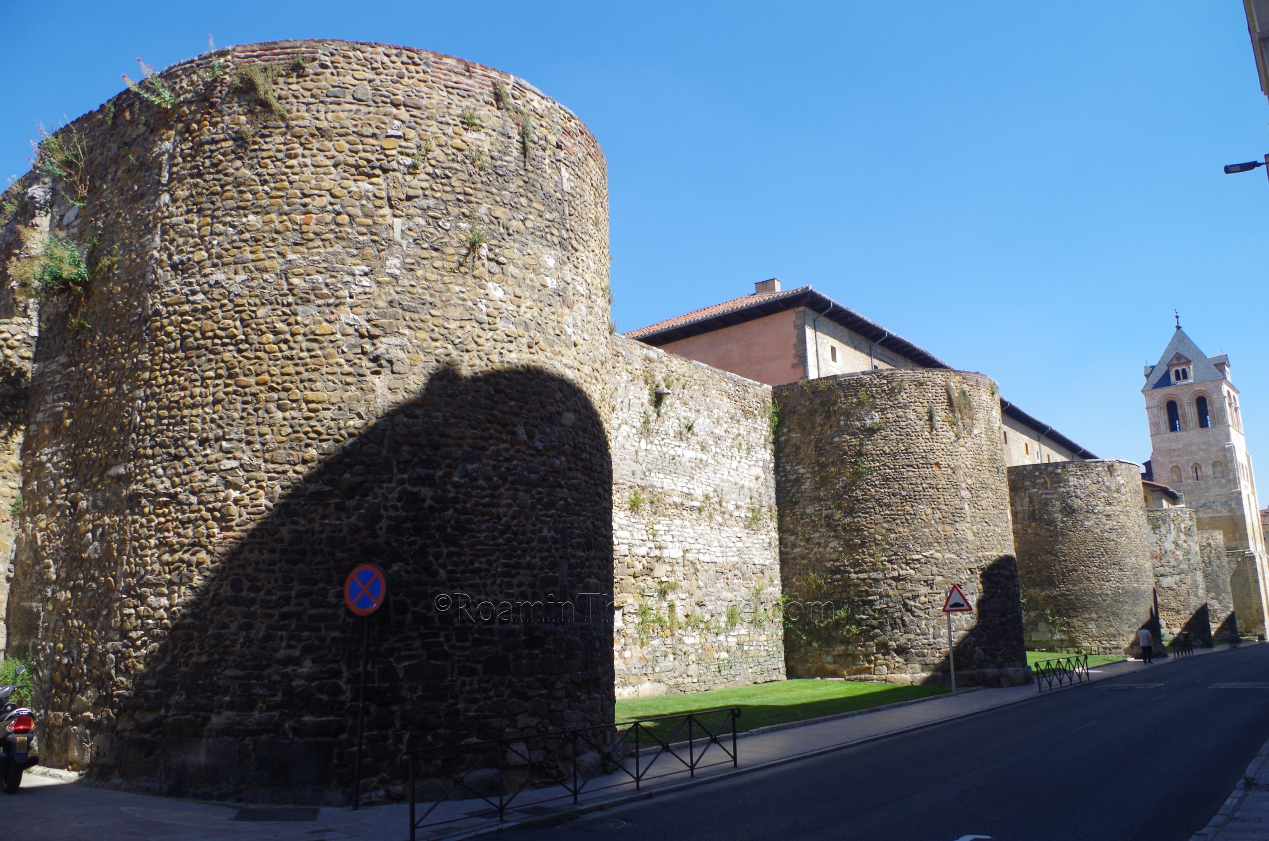 Walls north of the Torre de Gallo. Castra Legionis.