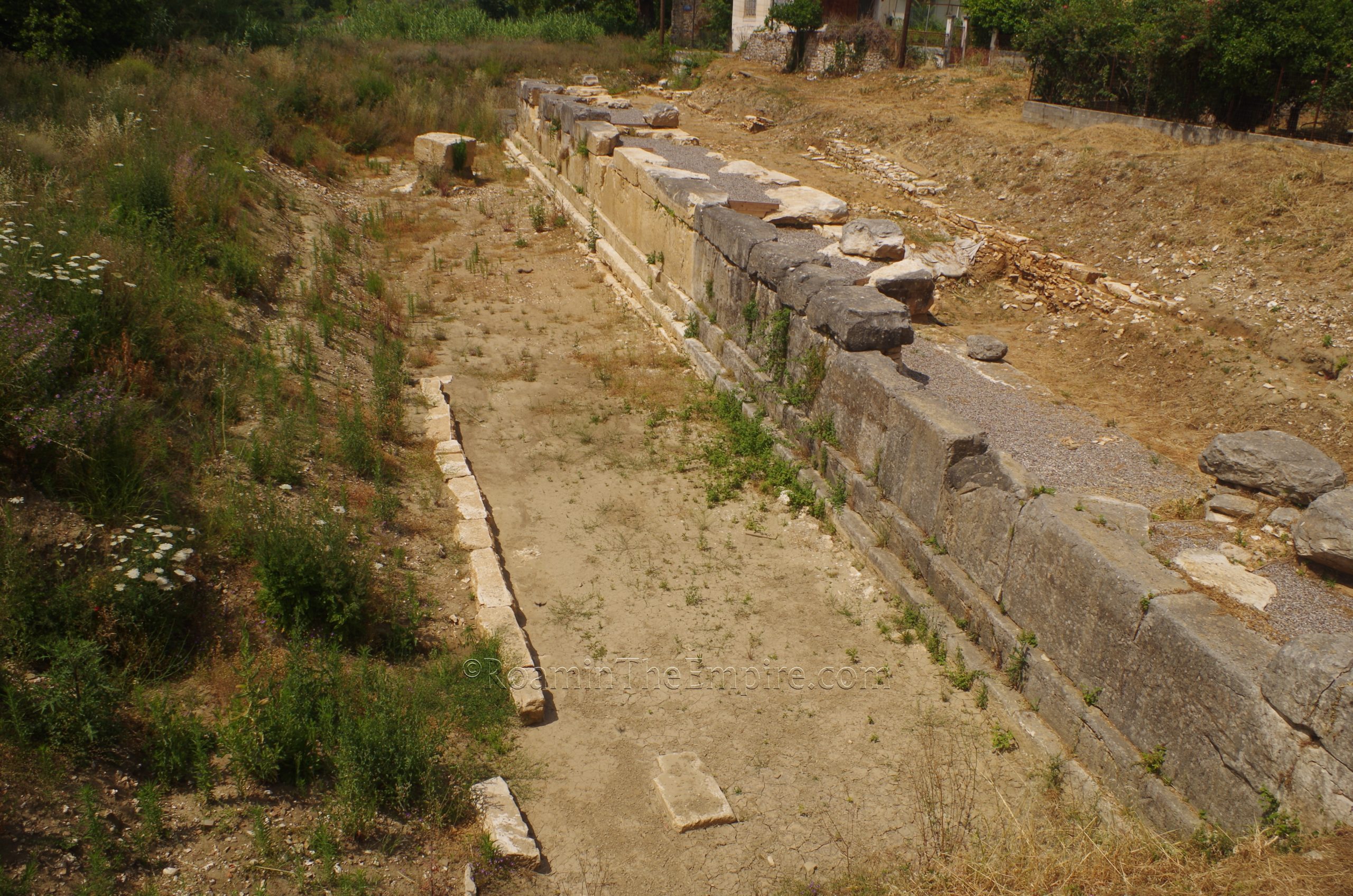 Fortification walls along Periferiaki Artas.