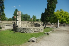 Tholos-like structure and internal courtyard of the macellum.