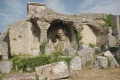 Tabernae built into the platform of the twin temples.