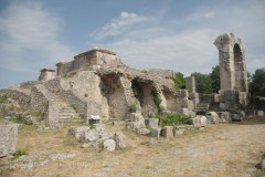 Area of the tabernae and quadrifrons arch.