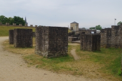Supports at the east side of the amphitheater.