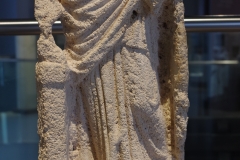 Statue dedicated to Vesta. Dated to the mid-2nd to 3rd century CE. Found in Xanten. LVR-RömerMuseum.