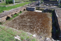 Room flanked by brick arches in the Villa of Dionysus.