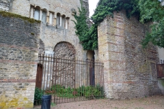 Western facade of the Basilique Saint-Pierre-aux-Nonnains.