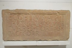 Inion recording the construction of the walls, towers, and gates of Barcino by the quinquennial duumvir Gaius Coelius. The second line of the inion, "II VIR QUIN" reveals Coelius' office of quinquennial duumvir. From the Archaeological Museum of Catalonia (Barcelona).