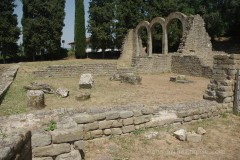 Tepidarium and frigidarium of the bathing complex.