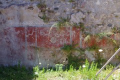 Painted decoration in the vestibule of the bathing complex on the east side of the lower terrace. Painted decoration in the vestibule of the bathing complex on the east side of the lower terrace.