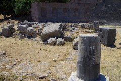 Altar on the middle terrace. Altar on the middle terrace.
