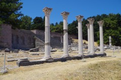 Exedra, Temple C, and Temple B, middle terrace. Exedra, Temple C, and Temple B, middle terrace.