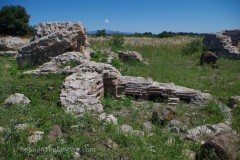 Laconicum (foreground) from the Dom'e Cubas baths near Tharros.