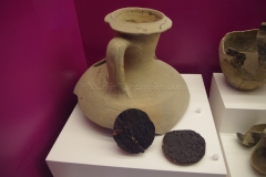 Amphora and corks from the Punic shipwreck.