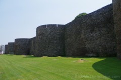 Walls between the Porta Nova and the Porta de San Fernando.