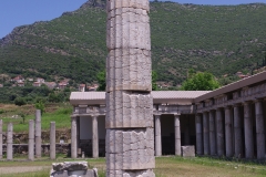 Aristomenes column outside the east stoa.