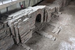 Praefurnium at the north end of the west side of the courtyard of the imperial palace.