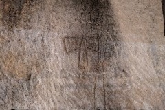 Double axe mason mark in the southern corridor connecting hall 6a and corridor 7.