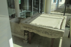 Olive press at Via dei Capitelli 8.