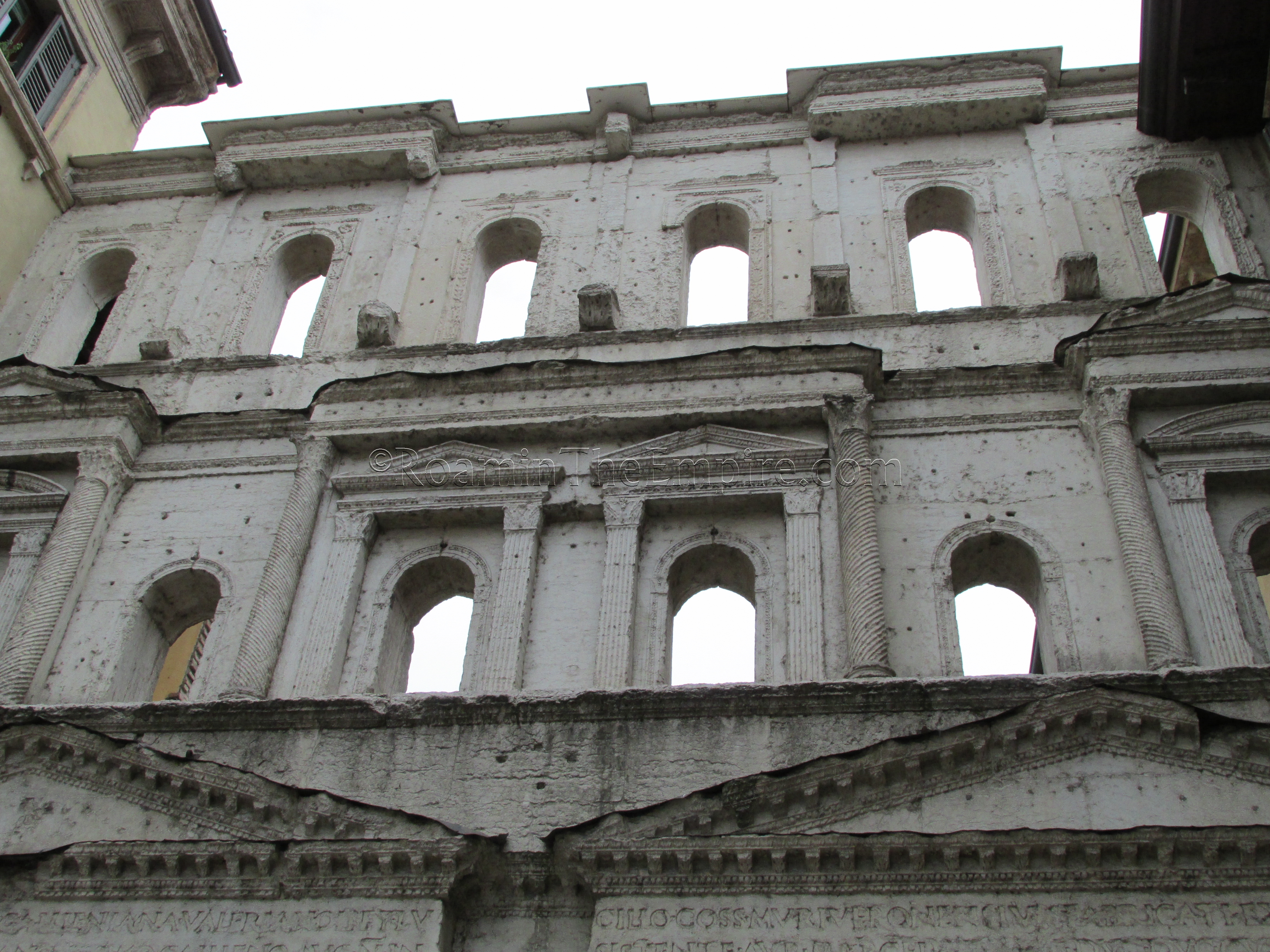 Upper registers of the exterior facade of the Porta Borsari.