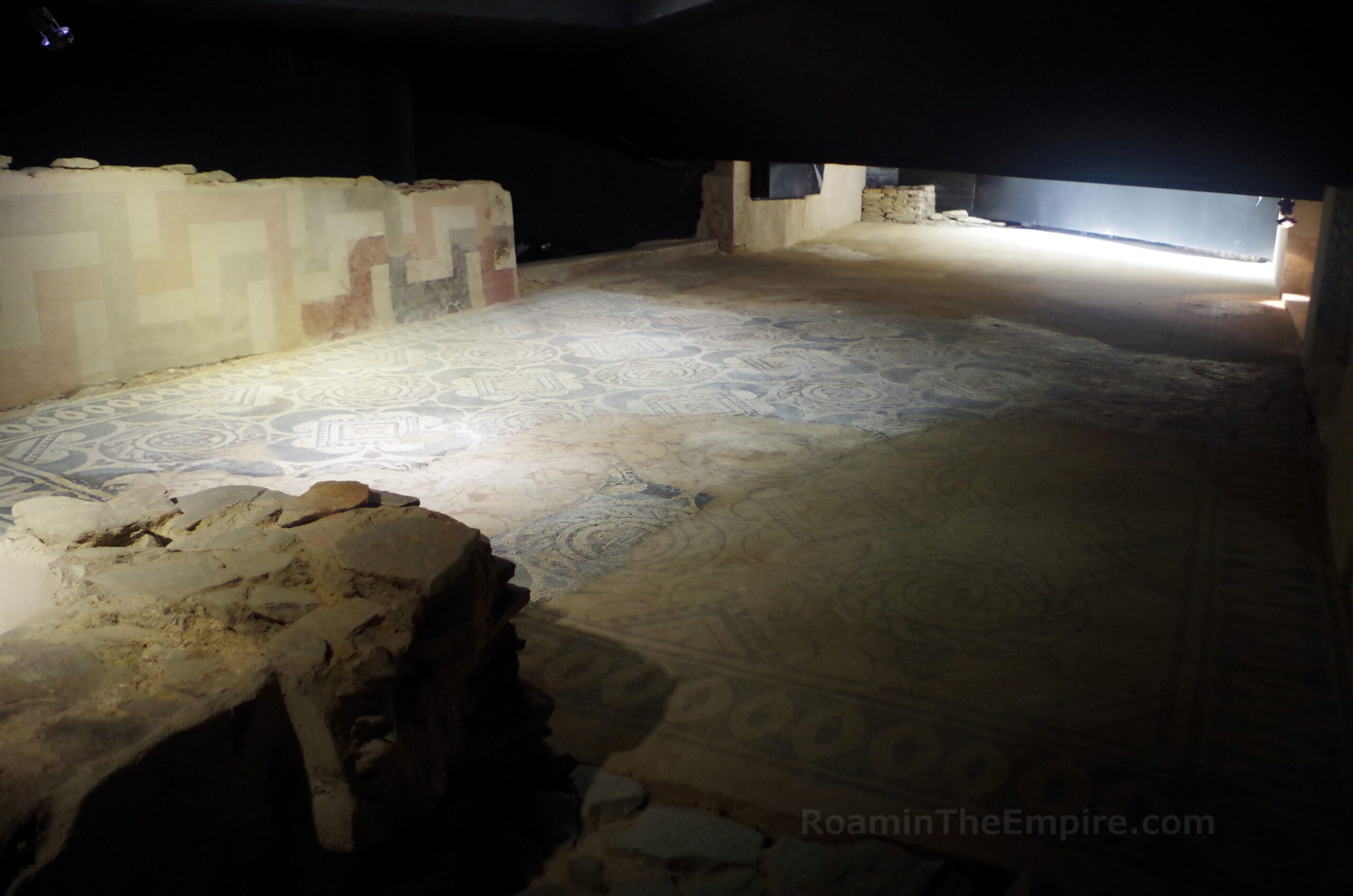 Antechamber area of the oecus in the Casa dos Mosaicos.