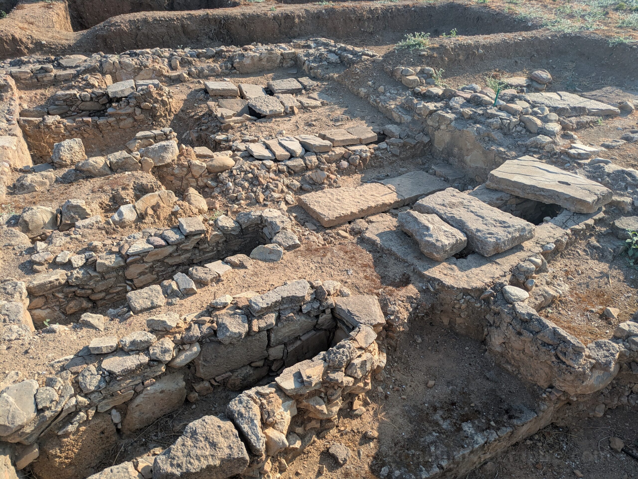 Extension of the necropolis behind the urban villa and Early Christian cemetery. Kisamos.